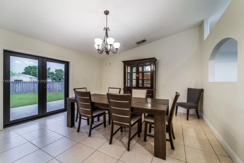 House in Homestead, Florida 4 bedrooms, 204.11 sq.m. № 1818473 - photo 10