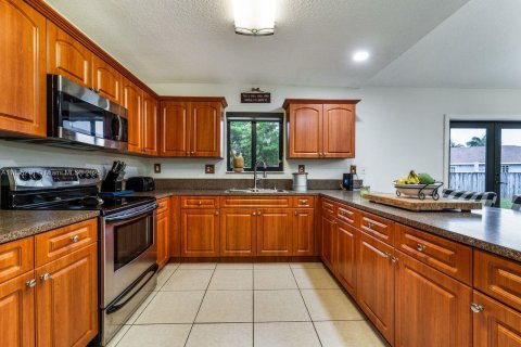 House in Homestead, Florida 4 bedrooms, 204.11 sq.m. № 1818473 - photo 9
