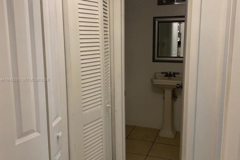 Appartement à louer à North Miami, Floride: 1 chambre, 75.81 m2 № 1999819 - photo 5