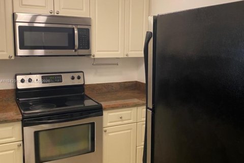 Appartement à louer à North Miami, Floride: 1 chambre, 75.81 m2 № 1999819 - photo 3