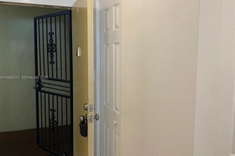 Appartement à louer à North Miami, Floride: 1 chambre, 75.81 m2 № 1999819 - photo 6
