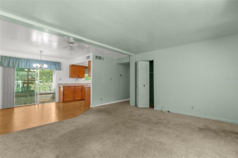 Casa en venta en Spring Hill, Florida, 7 dormitorios, 236.34 m2 № 1780181 - foto 9