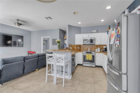 Купить таунхаус в Майами, Флорида 3 спальни, 161.93м2, № 2067646 - фото 9