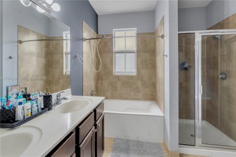 Купить таунхаус в Майами, Флорида 3 спальни, 161.93м2, № 2067646 - фото 21