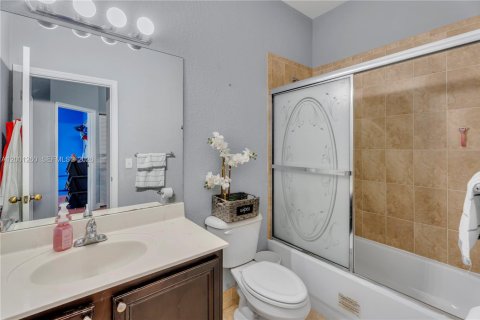 Купить таунхаус в Майами, Флорида 3 спальни, 161.93м2, № 2067646 - фото 17