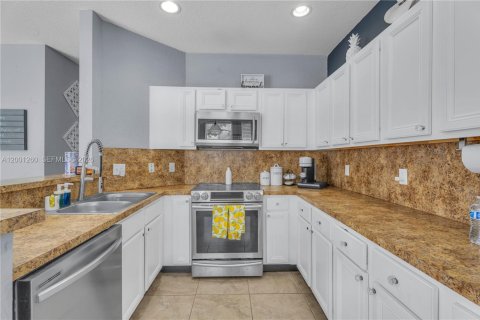 Купить таунхаус в Майами, Флорида 3 спальни, 161.93м2, № 2067646 - фото 10