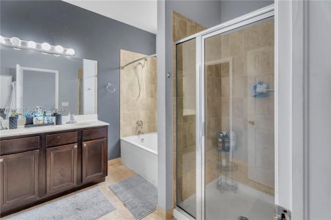 Купить таунхаус в Майами, Флорида 3 спальни, 161.93м2, № 2067646 - фото 23