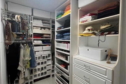 Condo in Miami Beach, Florida, 2 bedrooms  № 1804129 - photo 19