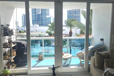 Condo in Miami Beach, Florida, 2 bedrooms  № 1804129 - photo 2