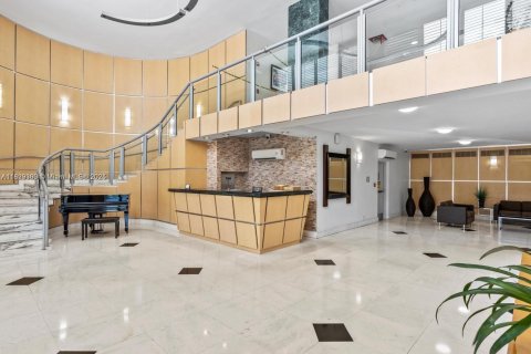 Condo in Miami Beach, Florida, 2 bedrooms  № 1804129 - photo 29
