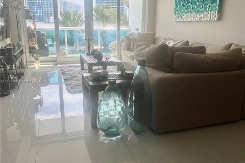 Condo in Miami Beach, Florida, 2 bedrooms  № 1804129 - photo 3