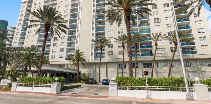 Condo in Miami Beach, Florida, 2 bedrooms  № 1804129