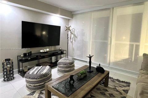 Condo in Miami Beach, Florida, 2 bedrooms  № 1804129 - photo 7