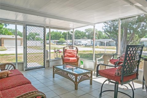 House in Clearwater, Florida 3 bedrooms, 146.6 sq.m. № 2097180 - photo 2