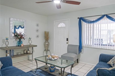 House in Clearwater, Florida 3 bedrooms, 146.6 sq.m. № 2097180 - photo 5