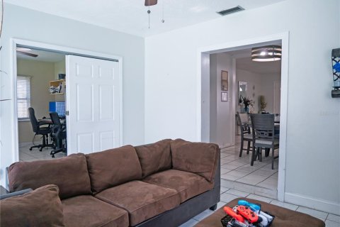 House in Clearwater, Florida 3 bedrooms, 146.6 sq.m. № 2097180 - photo 13
