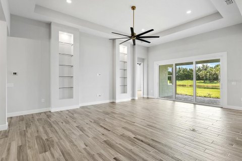 House in Sarasota, Florida 3 bedrooms, 230.03 sq.m. № 2228276 - photo 13