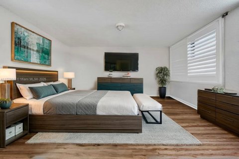 Condo in Hollywood, Florida, 1 bedroom  № 1726027 - photo 7