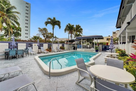 Condo in Hollywood, Florida, 1 bedroom  № 1726027 - photo 25