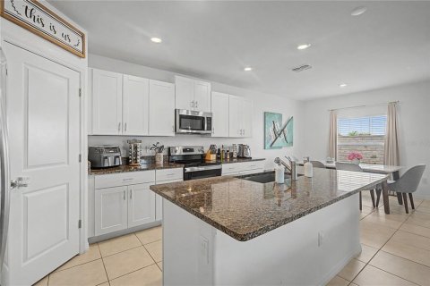 Villa ou maison à vendre à Zephyrhills, Floride: 4 chambres, 192.59 m2 № 2324109 - photo 3
