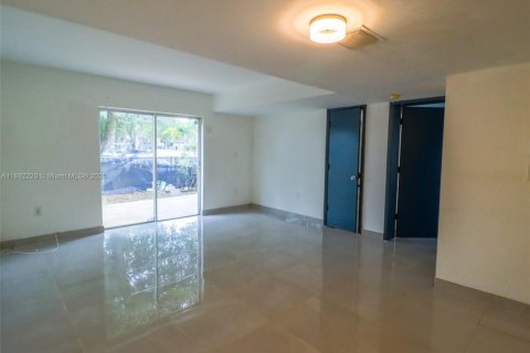 Condo in Miami, Florida, 3 bedrooms  № 1944217 - photo 16