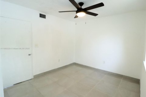 Condo in Miami, Florida, 3 bedrooms  № 1944217 - photo 9