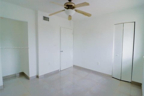 Condo in Miami, Florida, 3 bedrooms  № 1944217 - photo 24