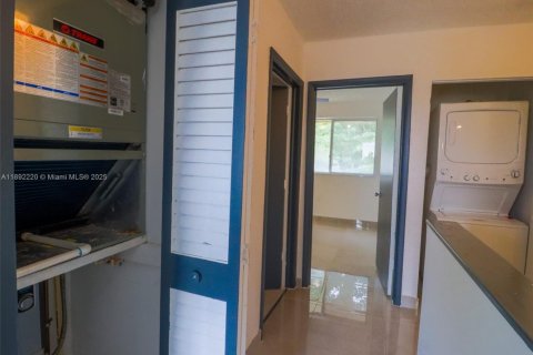 Condo in Miami, Florida, 3 bedrooms  № 1944217 - photo 25