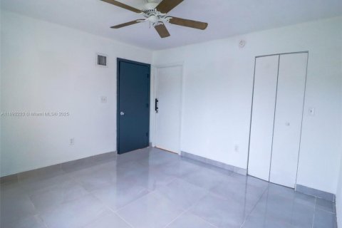 Condo in Miami, Florida, 3 bedrooms  № 1944217 - photo 14