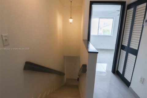 Condo in Miami, Florida, 3 bedrooms  № 1944217 - photo 10