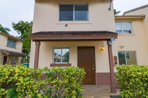 Condo in Miami, Florida, 3 bedrooms  № 1944217 - photo 17