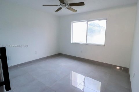 Condo in Miami, Florida, 3 bedrooms  № 1944217 - photo 13