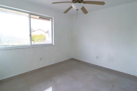 Condo in Miami, Florida, 3 bedrooms  № 1944217 - photo 22