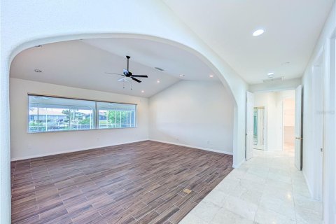 House in Punta Gorda, Florida 4 bedrooms, 408.21 sq.m. № 1918904 - photo 21