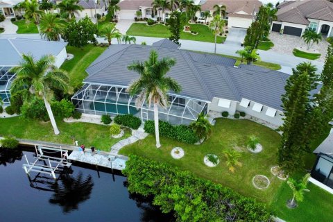 House in Punta Gorda, Florida 4 bedrooms, 408.21 sq.m. № 1918904 - photo 2