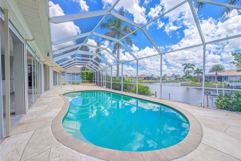 House in Punta Gorda, Florida 4 bedrooms, 408.21 sq.m. № 1918904 - photo 3