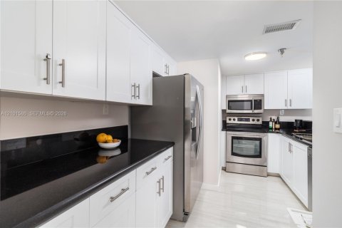 Copropriété à louer à Miami Beach, Floride: 3 chambres, 110.65 m2 № 2407339 - photo 11