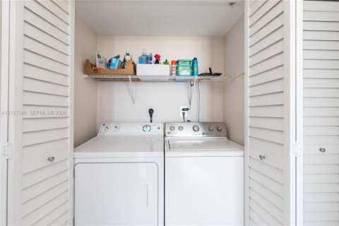 Copropriété à louer à Miami Beach, Floride: 3 chambres, 110.65 m2 № 2407339 - photo 15