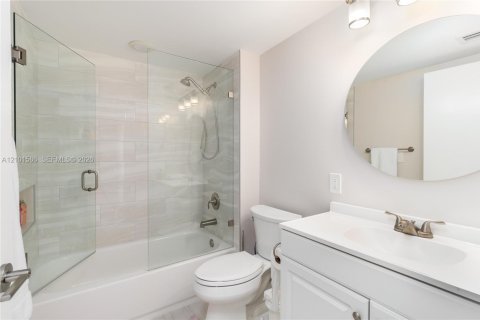 Copropriété à louer à Miami Beach, Floride: 3 chambres, 110.65 m2 № 2407339 - photo 30