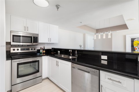 Copropriété à louer à Miami Beach, Floride: 3 chambres, 110.65 m2 № 2407339 - photo 13