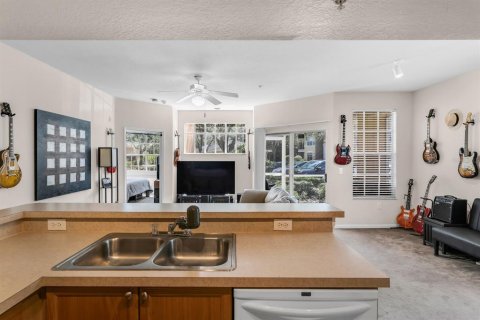 Condo in Tampa, Florida, 1 bedroom  № 1829051 - photo 12