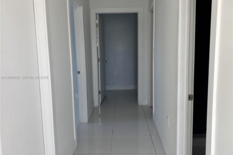 Casa en venta en Miami, Florida, 3 dormitorios, 152.17 m2 № 2003674 - foto 9