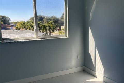 Casa en venta en Miami, Florida, 3 dormitorios, 152.17 m2 № 2003674 - foto 12