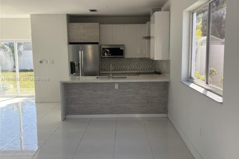 Casa en venta en Miami, Florida, 3 dormitorios, 152.17 m2 № 2003674 - foto 6
