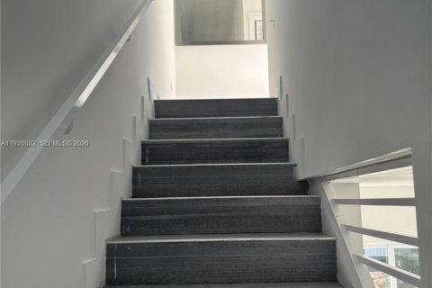 Casa en venta en Miami, Florida, 3 dormitorios, 152.17 m2 № 2003674 - foto 8