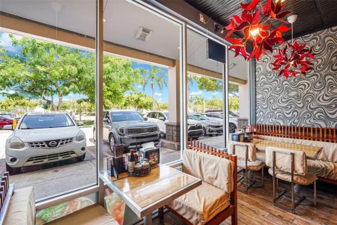 Propiedad comercial en venta en Miami, Florida № 1938557 - foto 2