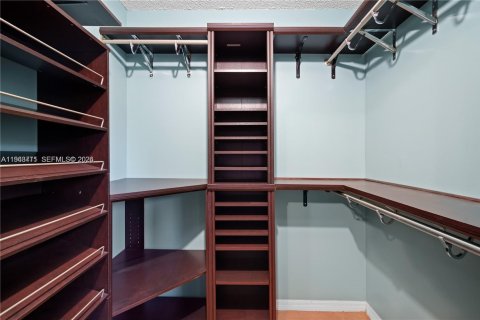 Снять в аренду таунхаус в Пемброк-Пайнс, Флорида 2 спальни, 124.3м2, № 2000568 - фото 15