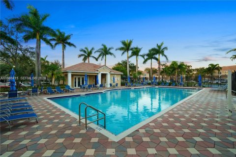 Снять в аренду таунхаус в Пемброк-Пайнс, Флорида 2 спальни, 124.3м2, № 2000568 - фото 19