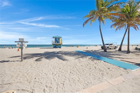 Immobilier commercial à vendre à Hollywood, Floride № 2055039 - photo 4