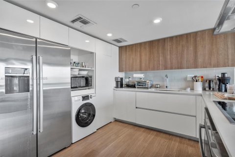 Condo in Bay Harbor Islands, Florida, 2 bedrooms  № 1752484 - photo 8